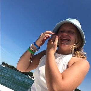 Meet your Posher, Julia